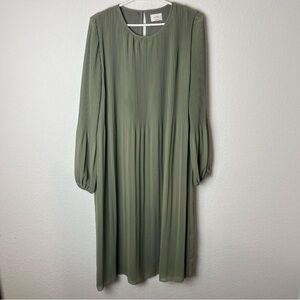 Elegant Green Pleated Dress